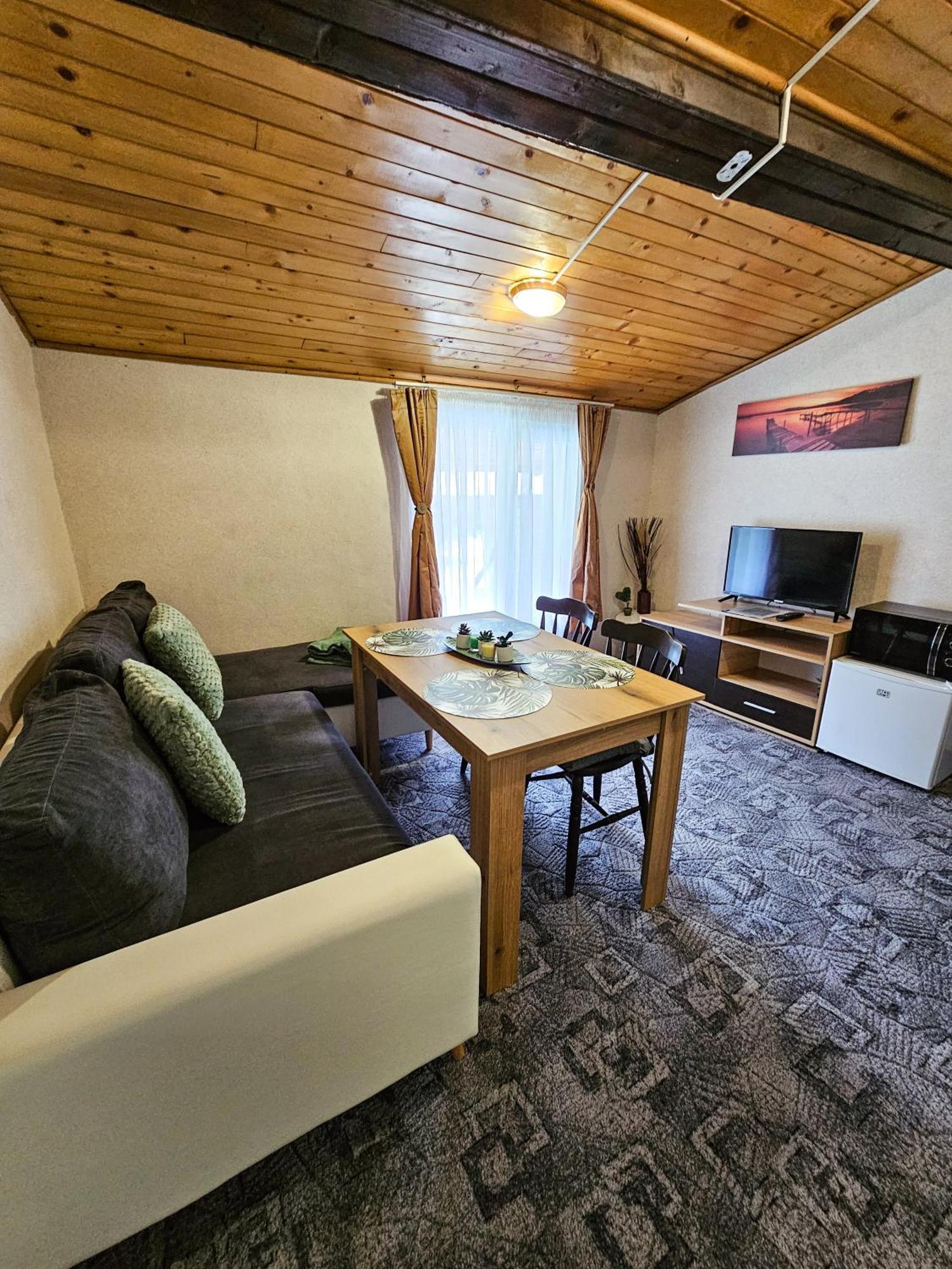 Guest Rooms- Klepalski House โบโรเวทส์ ภายนอก รูปภาพ